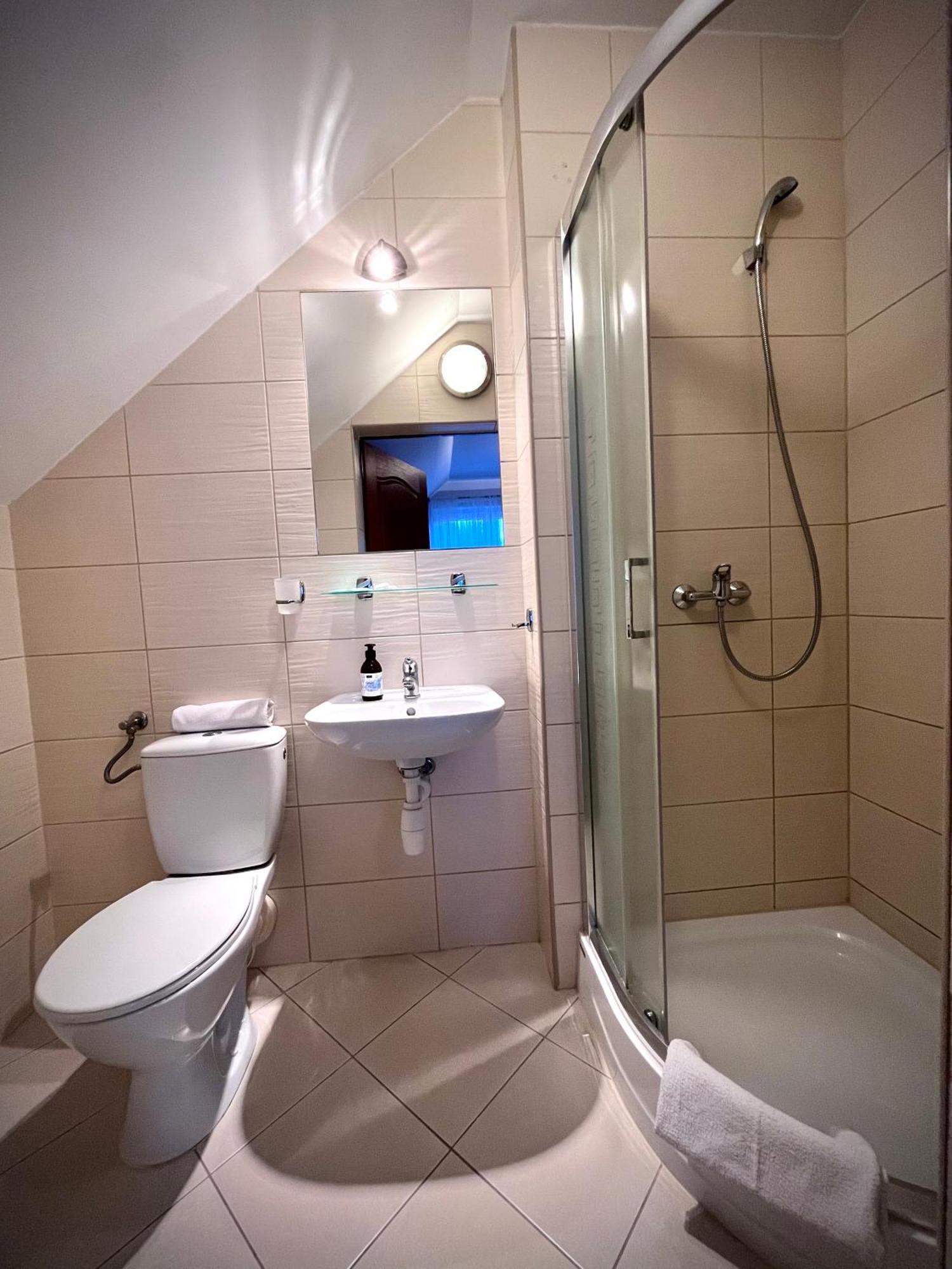 Apartamento Pensjonat Rondo Września Exterior foto